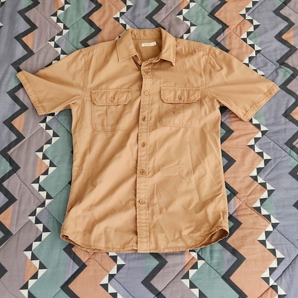 Sonoma Small Mens button-up short sleeve shirt, tan